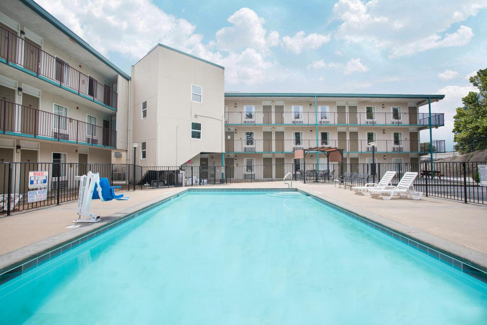 Days Inn by Wyndham Harrison photo 14