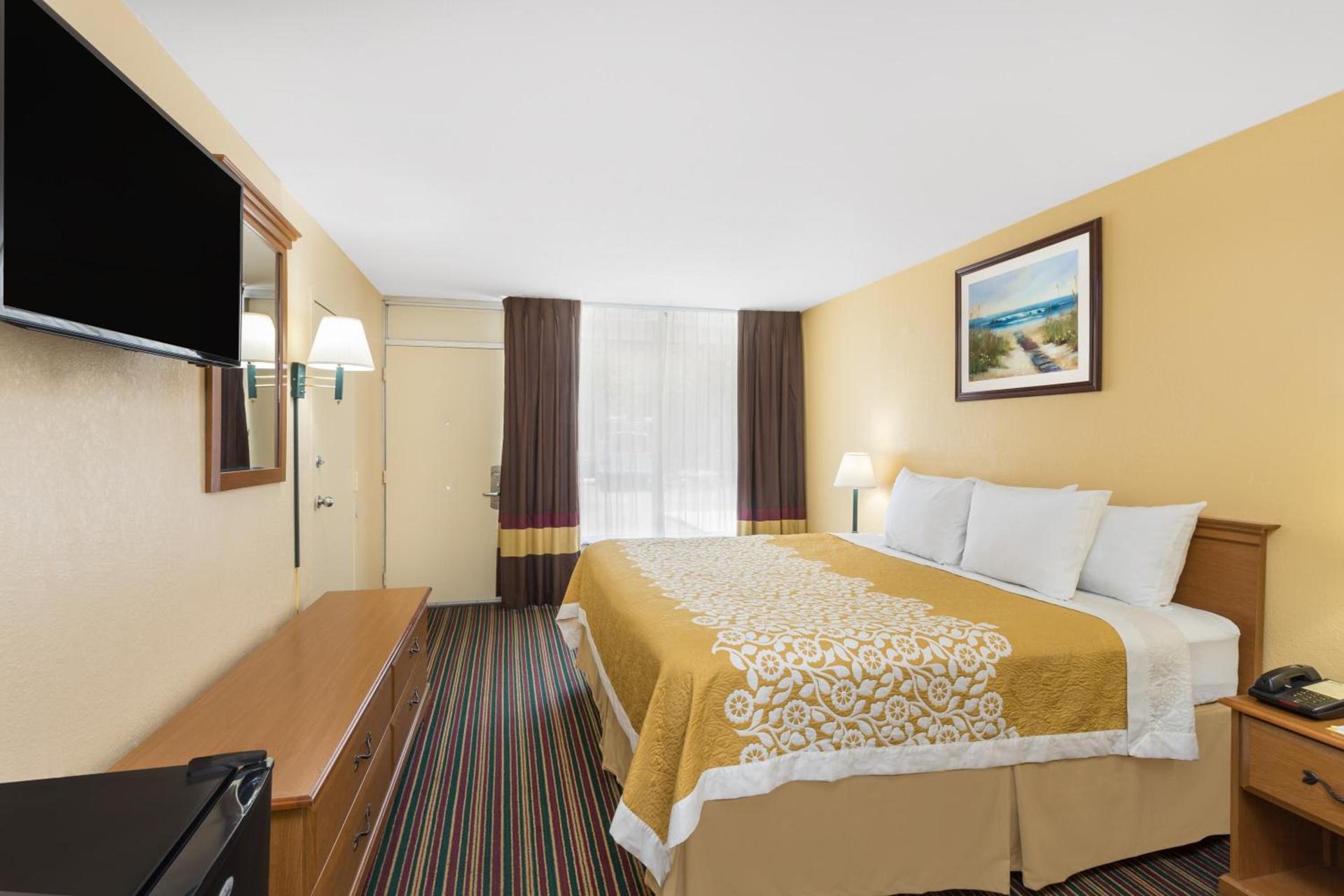 Days Inn by Wyndham Mt Pleasant-Charleston-Patriots Point photo 24