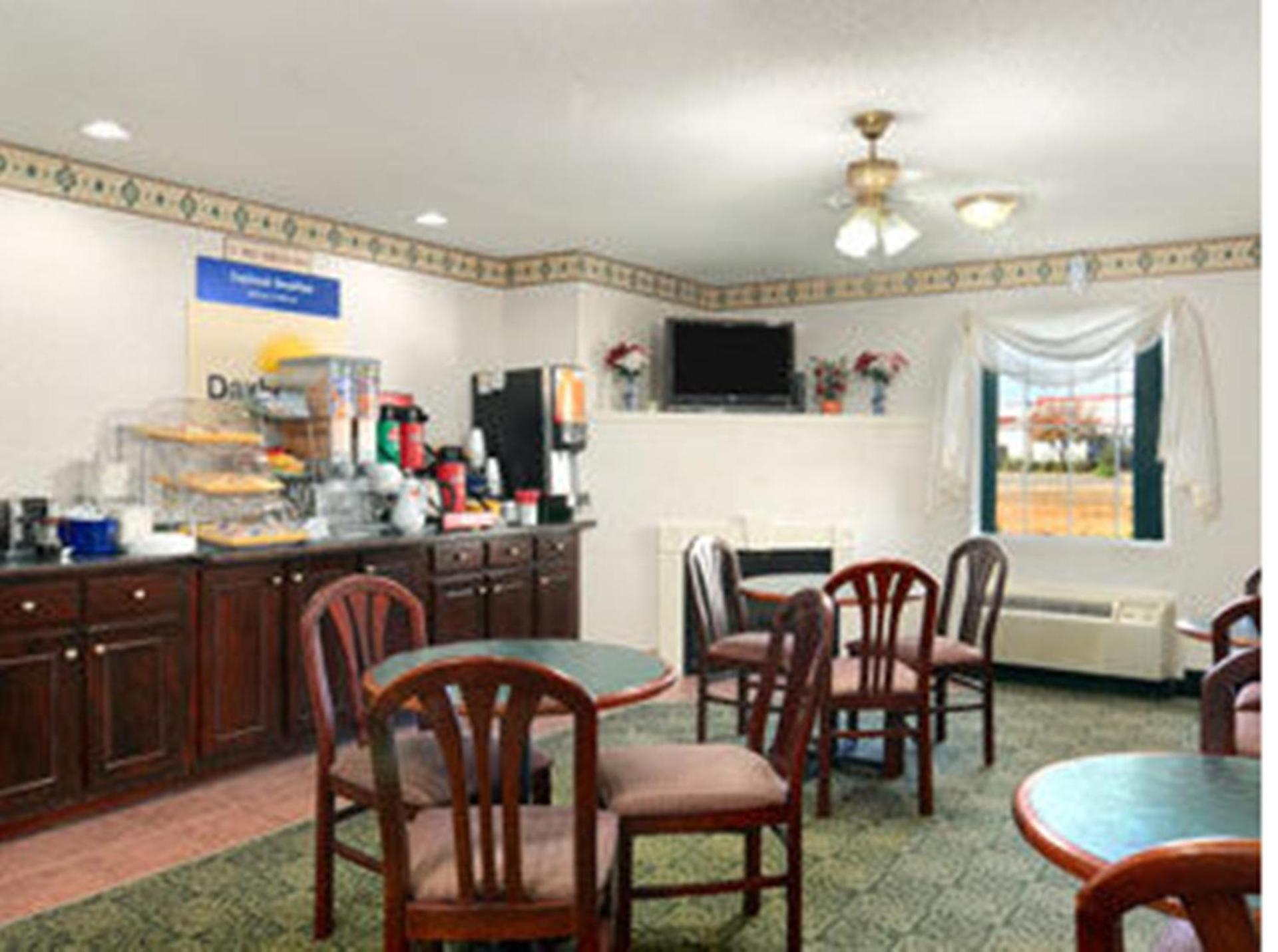 Days Inn by Wyndham Lincoln photo 21