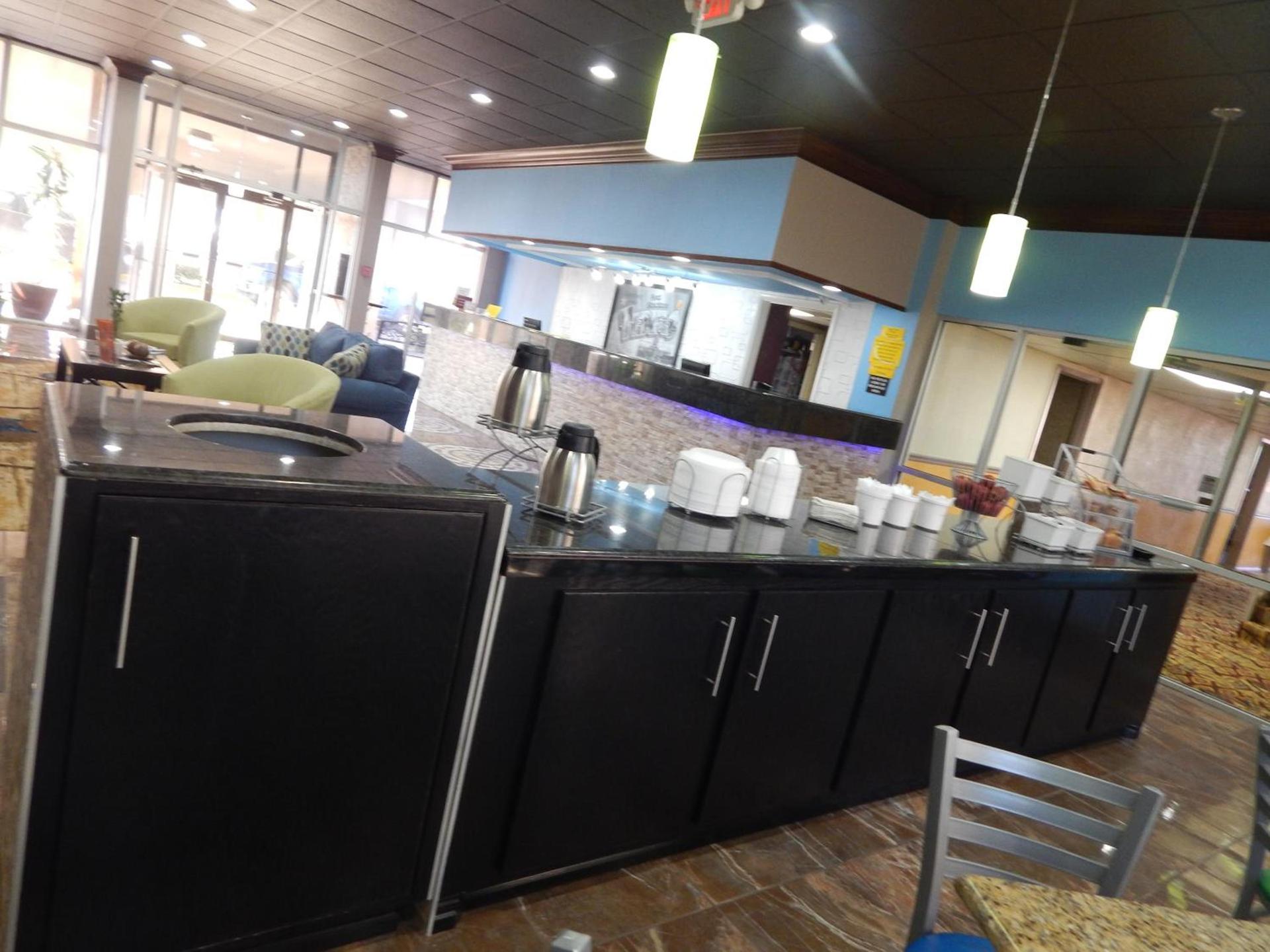 Super 8 by Wyndham Ft Stockton photo 46