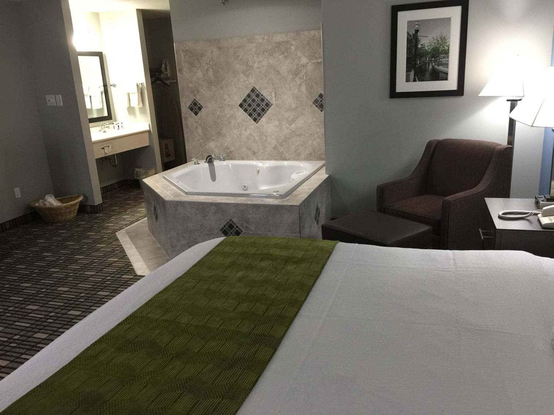 Baymont by Wyndham Pella photo 16