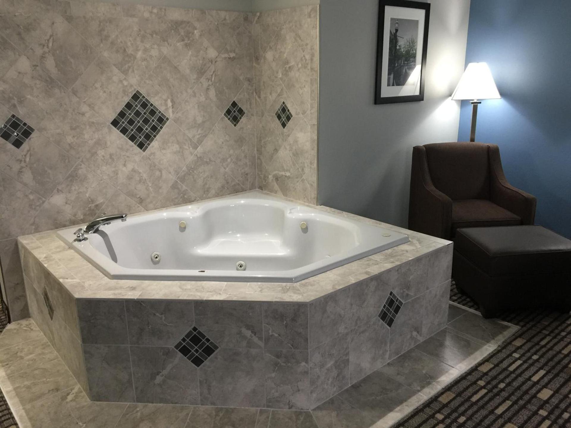 Baymont by Wyndham Pella photo 17