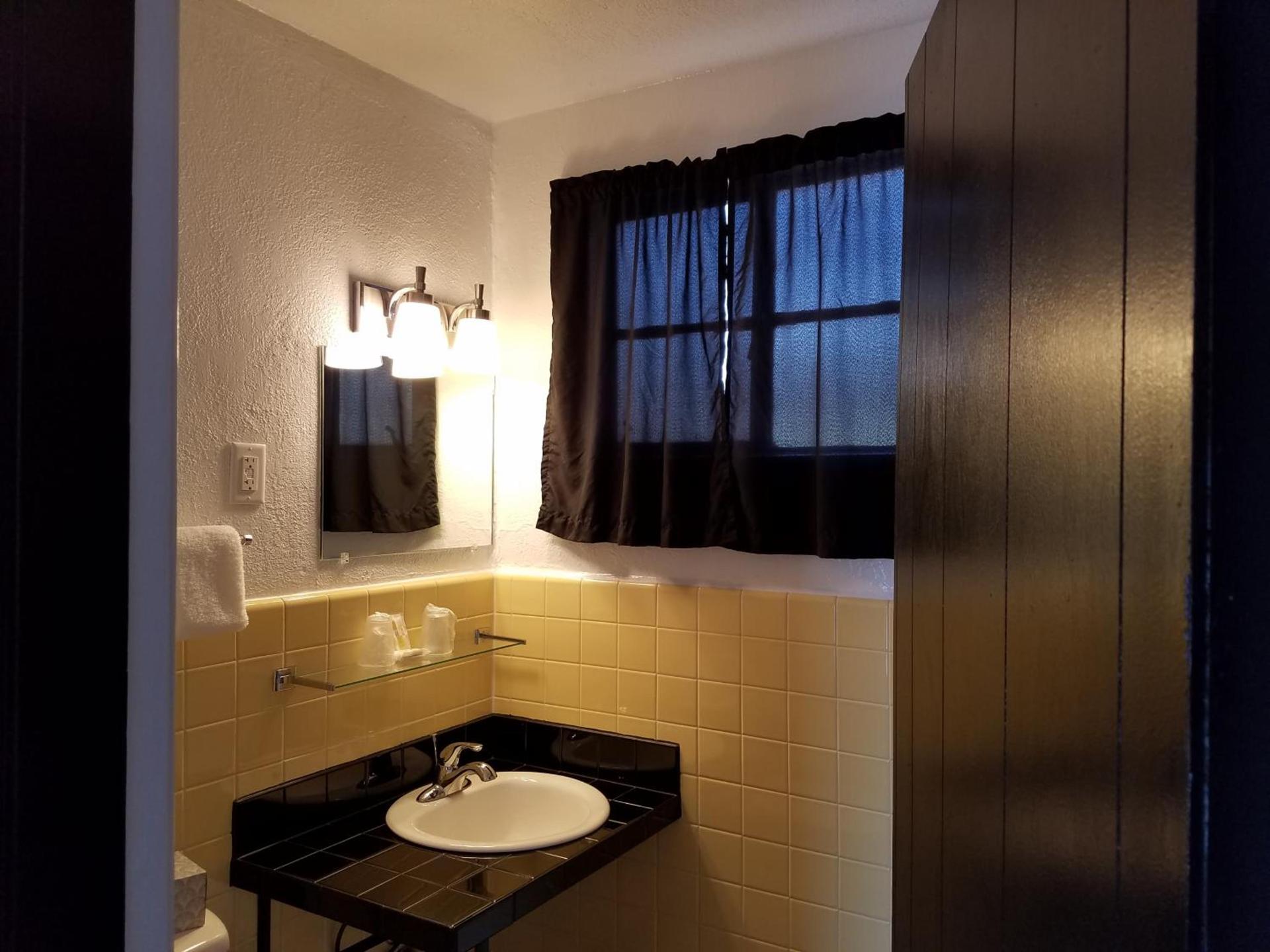 Rocket Motel photo 33