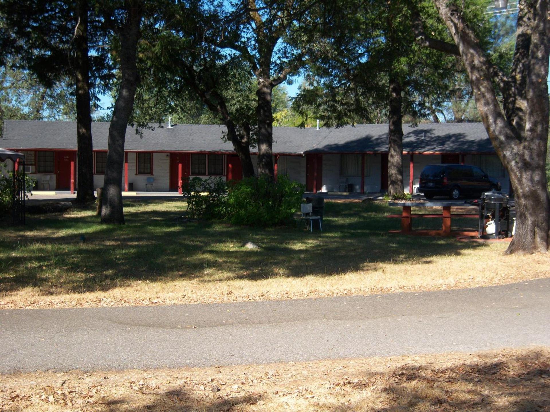 Shasta Dam Motel photo 13