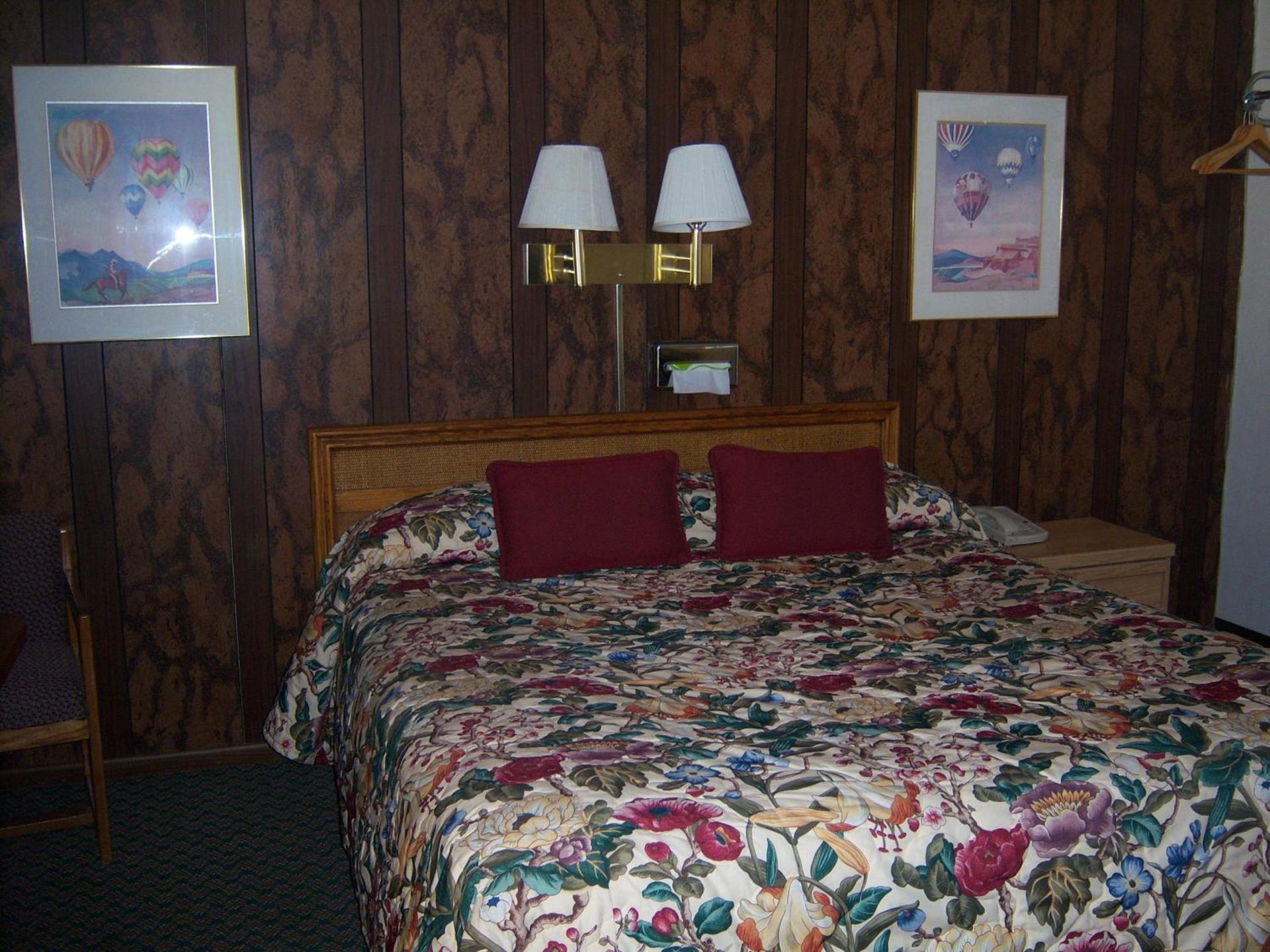 Shasta Dam Motel photo 18