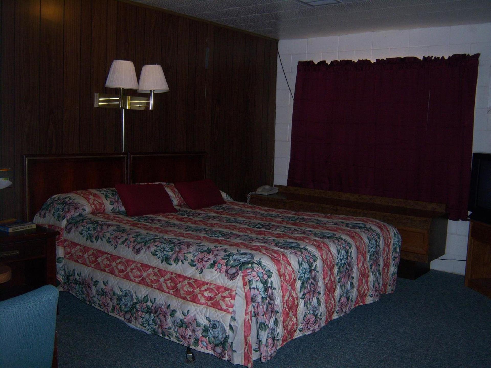 Shasta Dam Motel photo 25