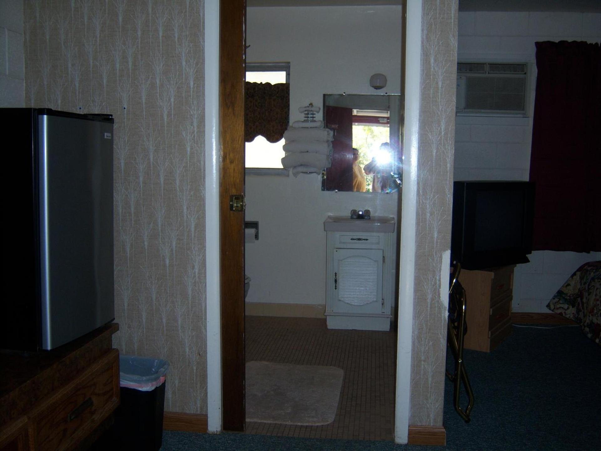 Shasta Dam Motel photo 26