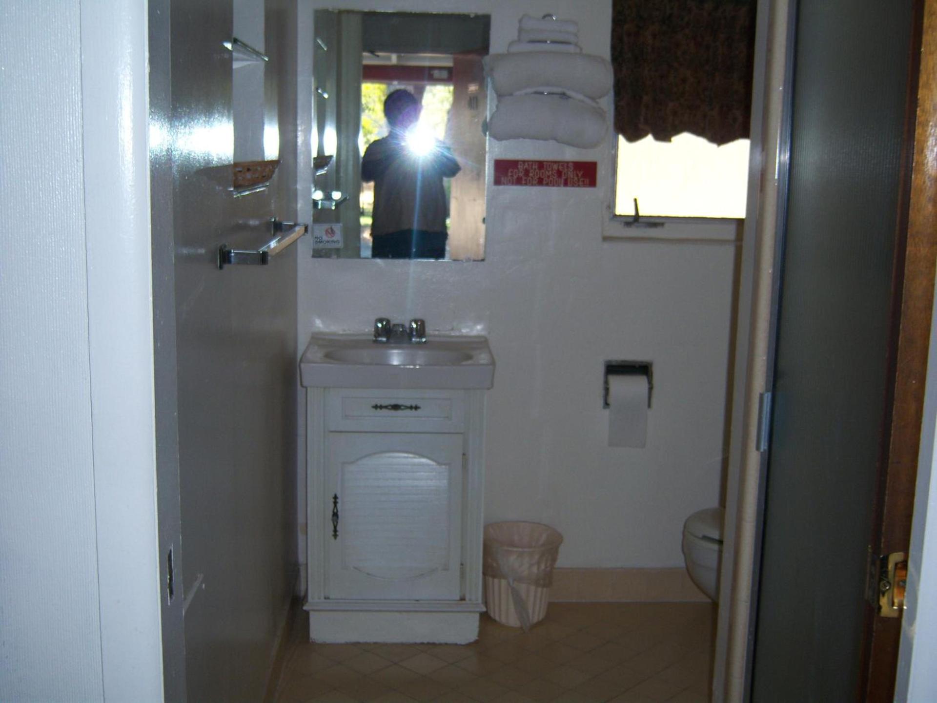 Shasta Dam Motel photo 33