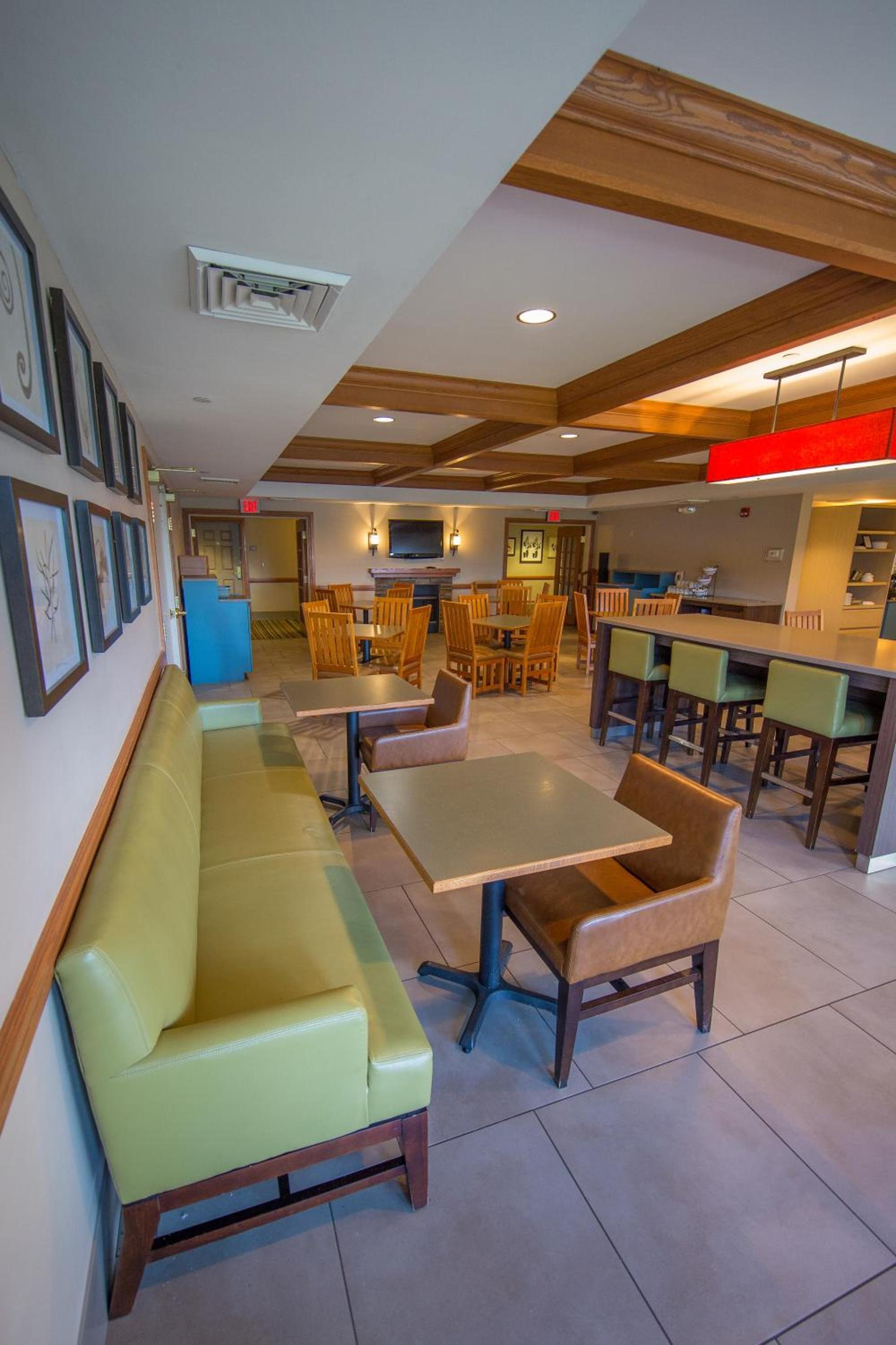 Country Inn & Suites by Radisson, Portage, IN photo 22