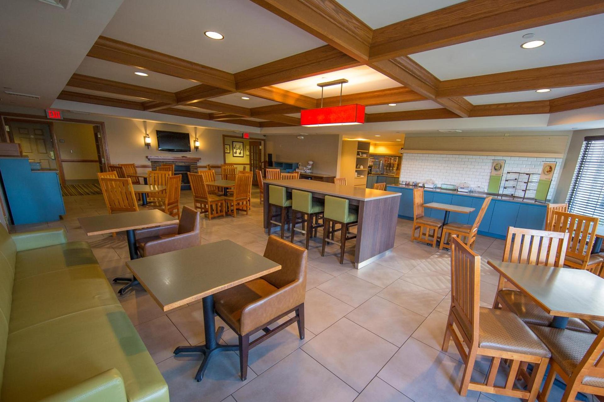 Country Inn & Suites by Radisson, Portage, IN photo 23