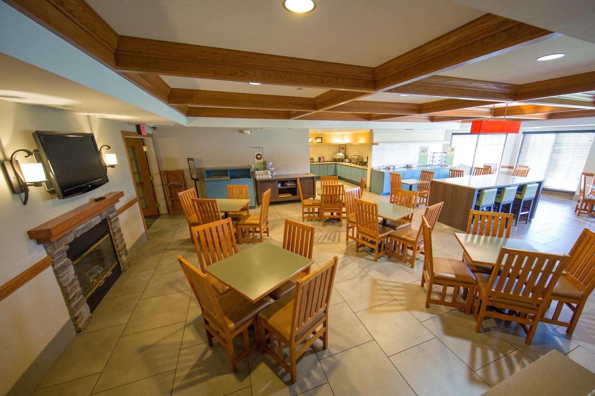 Country Inn & Suites by Radisson, Portage, IN photo 25