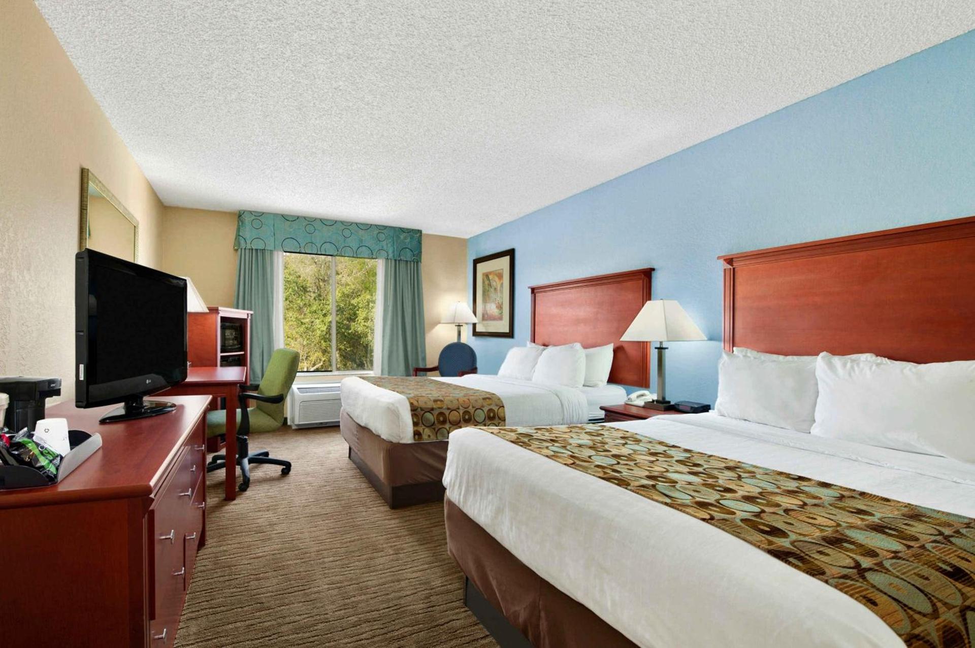 Baymont By Wyndham Gainesville I-75 photo 30