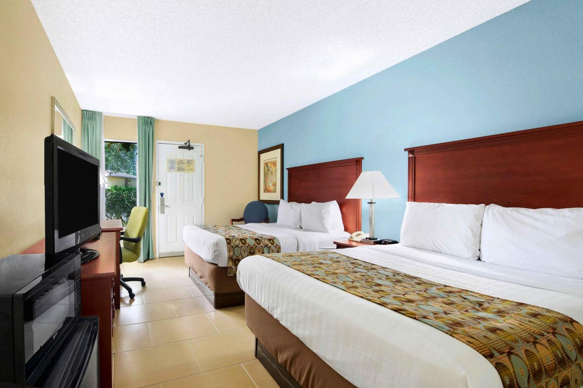 Baymont By Wyndham Gainesville I-75 photo 31