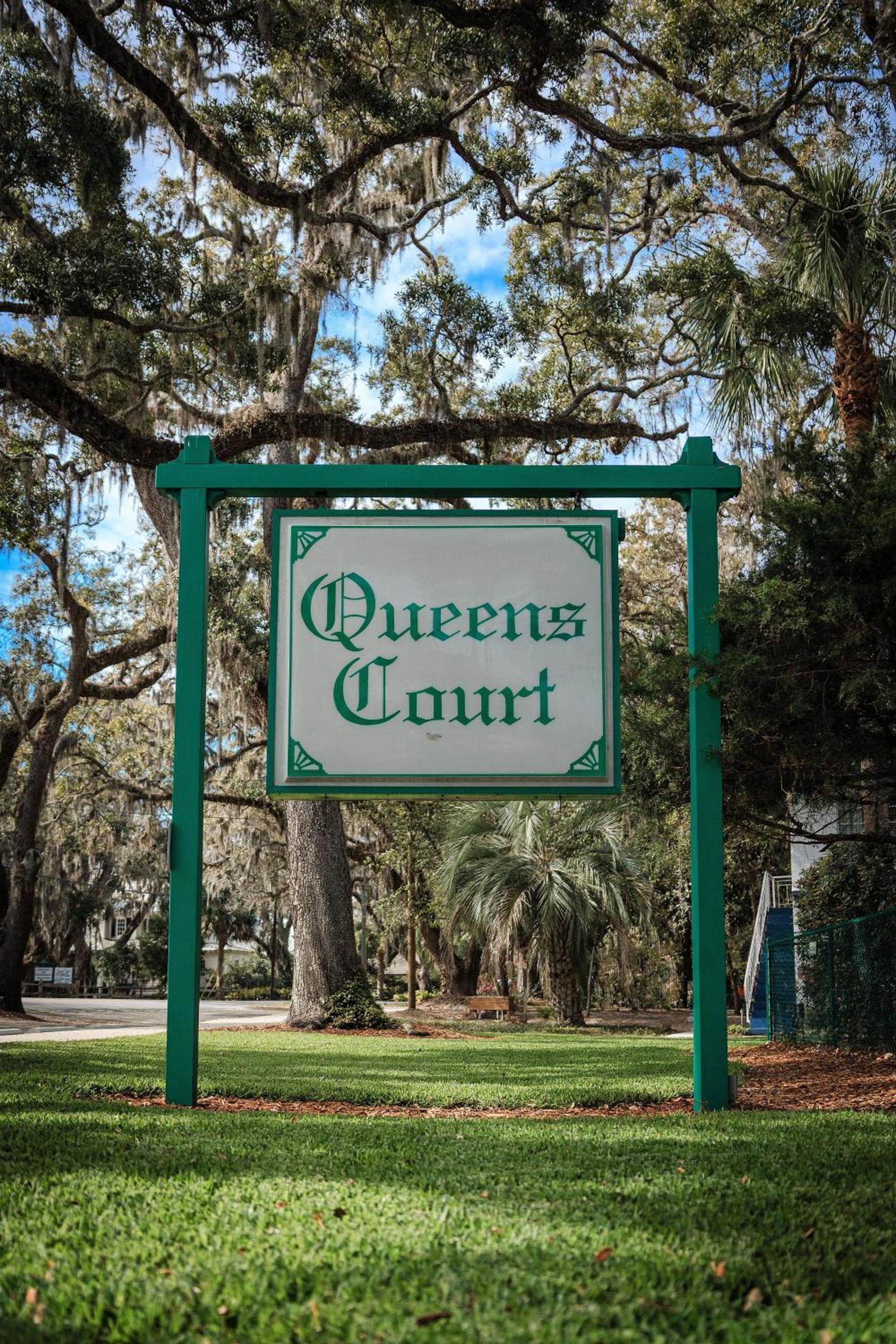 Queen's Court Inn photo 19