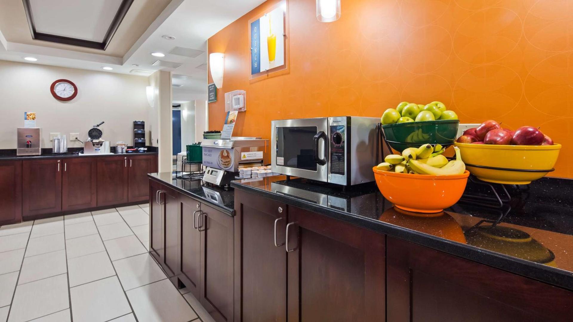 Best Western Plus Keene Hotel photo 7