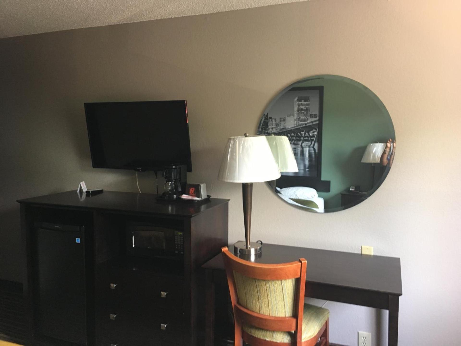 Super 8 by Wyndham Richmond Midlothian Turnpike photo 2