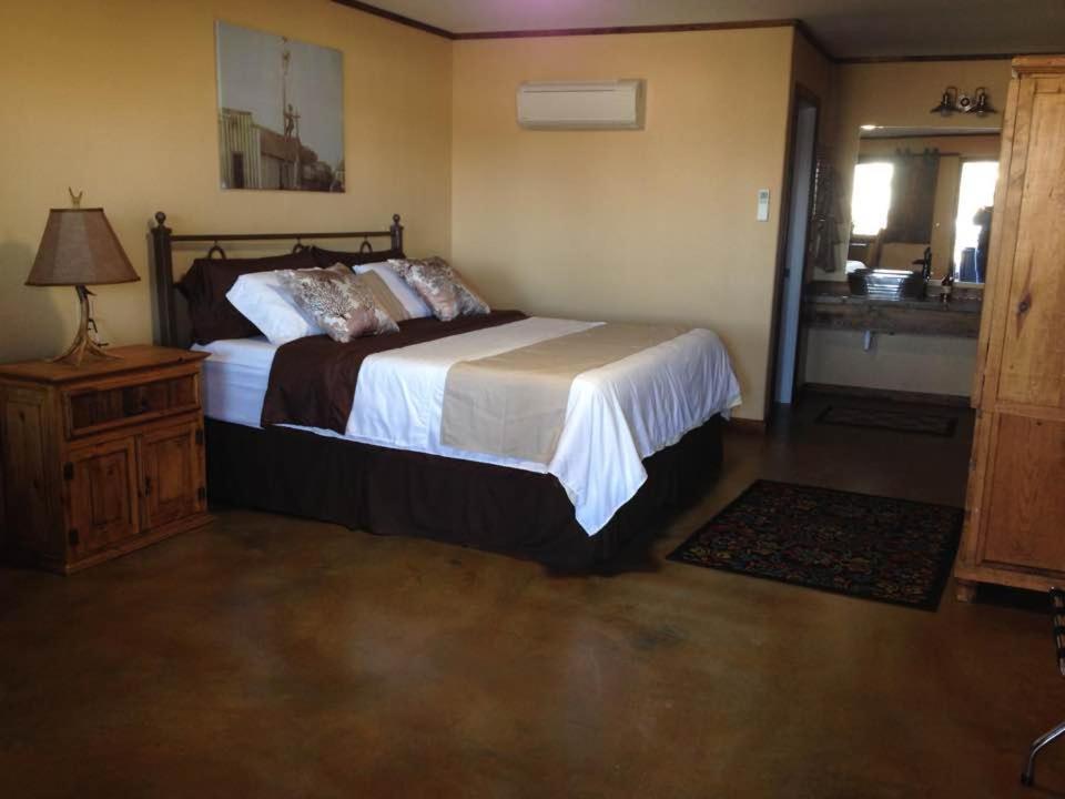 HH Creek Inn photo 10