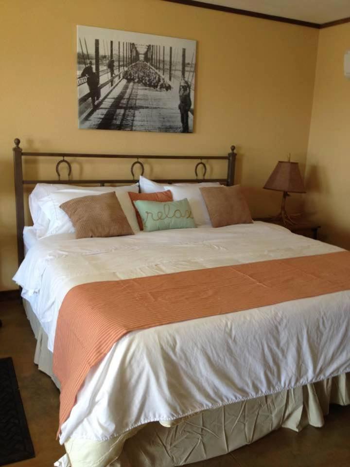 HH Creek Inn photo 12