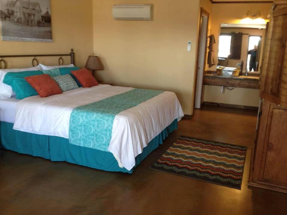HH Creek Inn photo 7