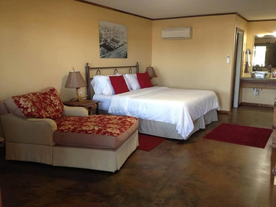 HH Creek Inn photo 5