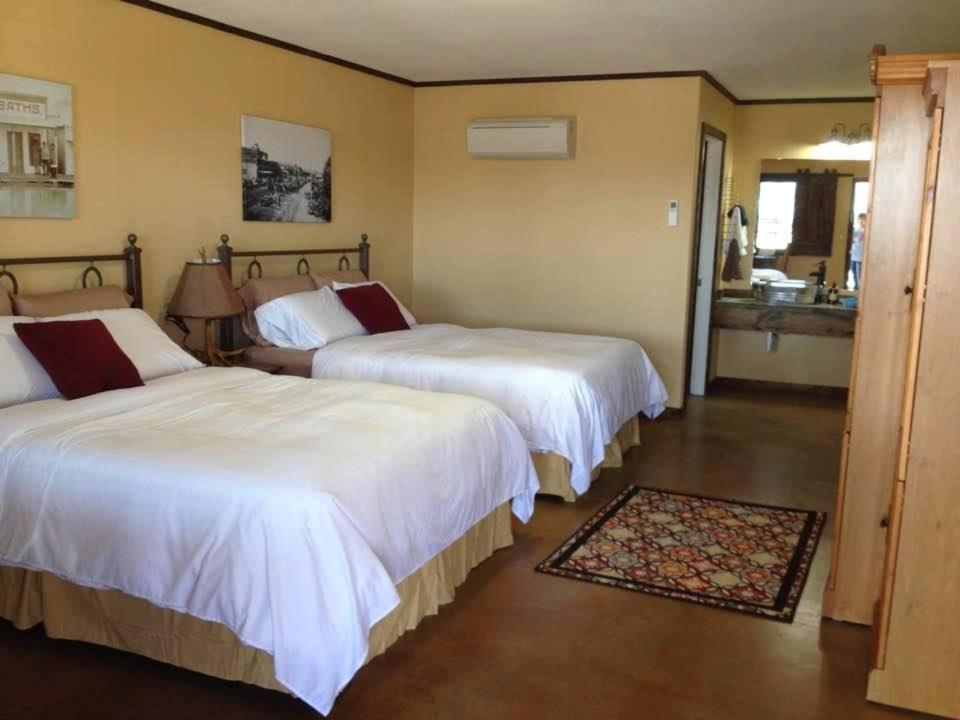 HH Creek Inn photo 3