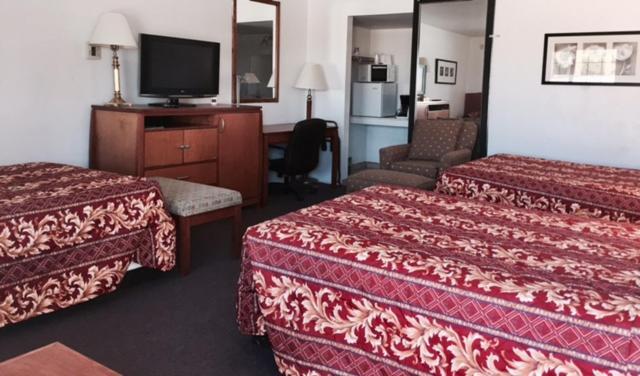 Maple Inn and Suites Los Banos photo 17