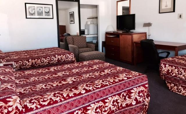 Maple Inn and Suites Los Banos photo 18