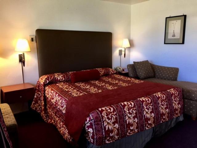 Maple Inn and Suites Los Banos photo 10