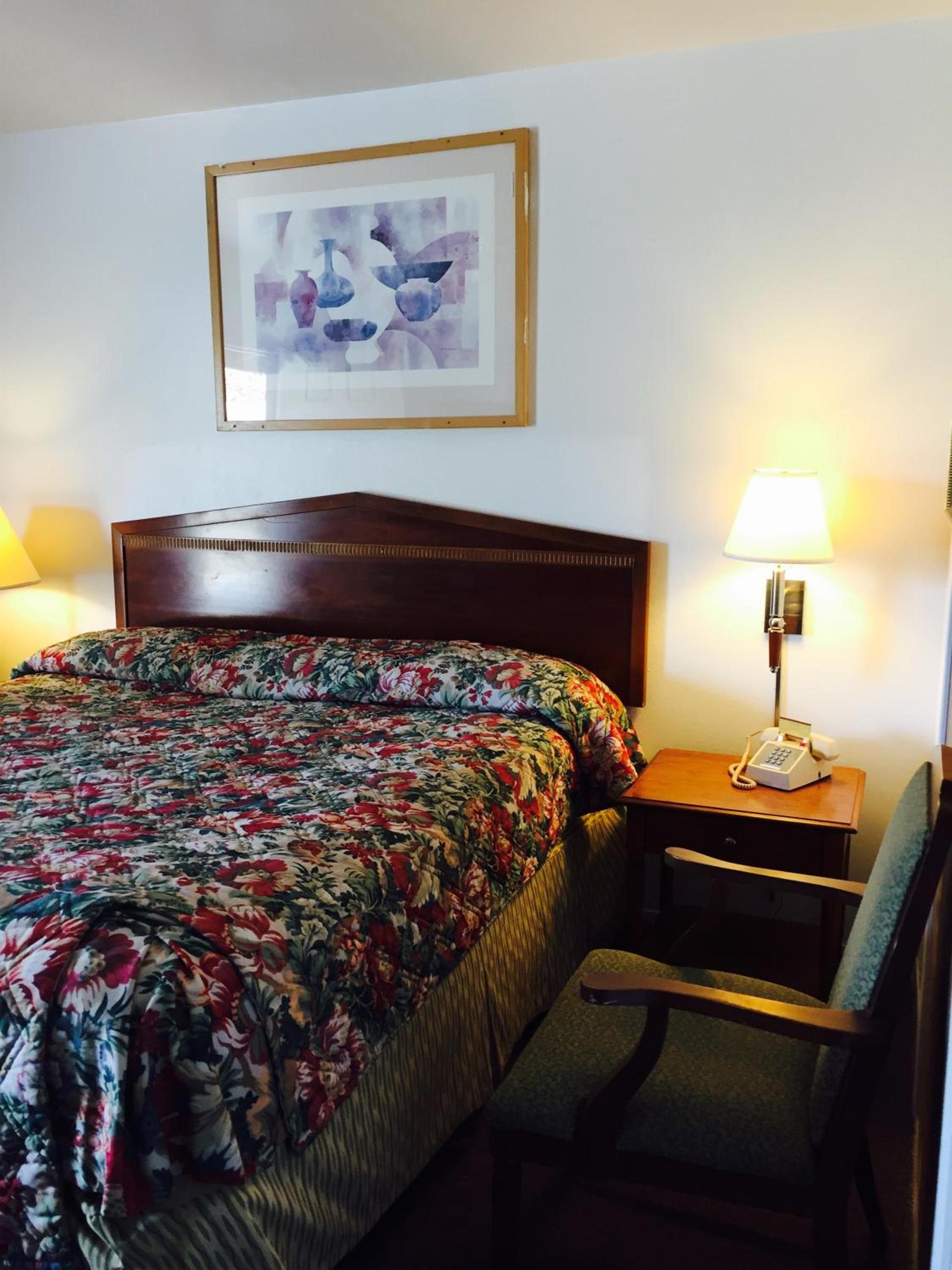 Maple Inn and Suites Los Banos photo 11