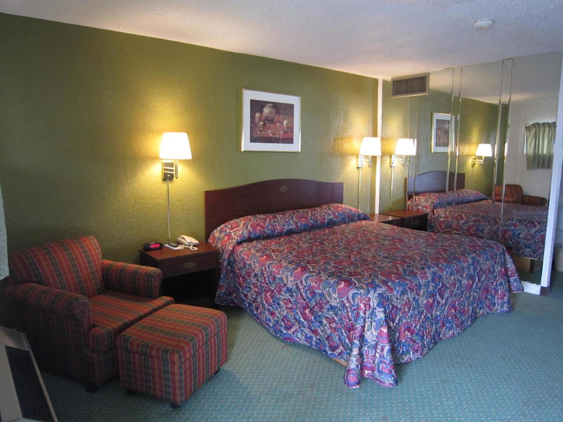 Plaza Inn photo 20