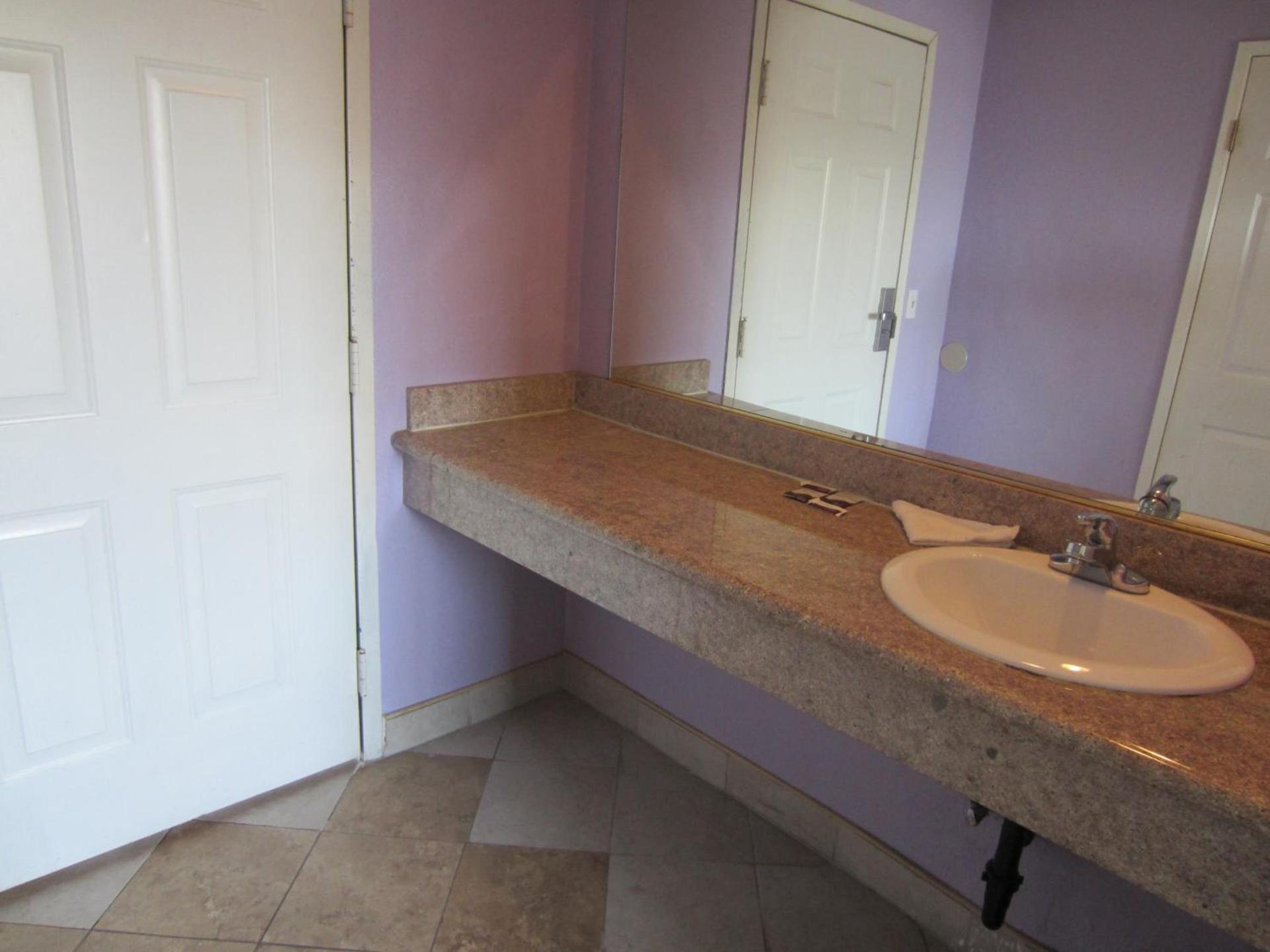 Starlight Inn, Valley Blvd - Downtown LA photo 35