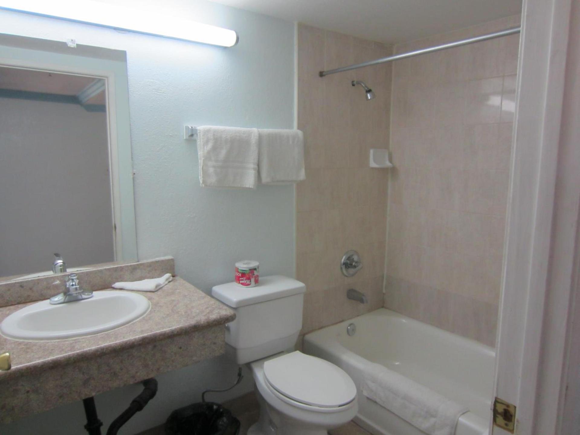 Starlight Inn, Valley Blvd - Downtown LA photo 37