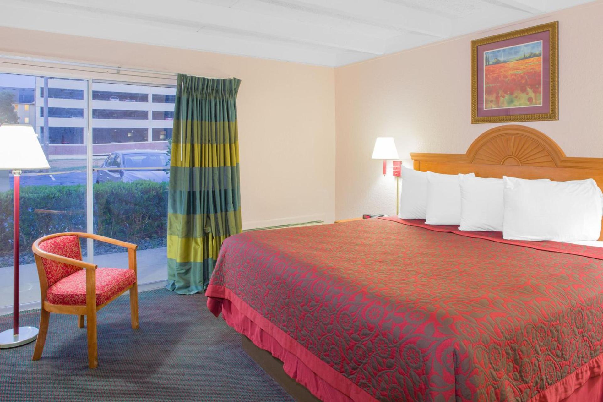 Days Inn by Wyndham Tallahassee University Center photo 21