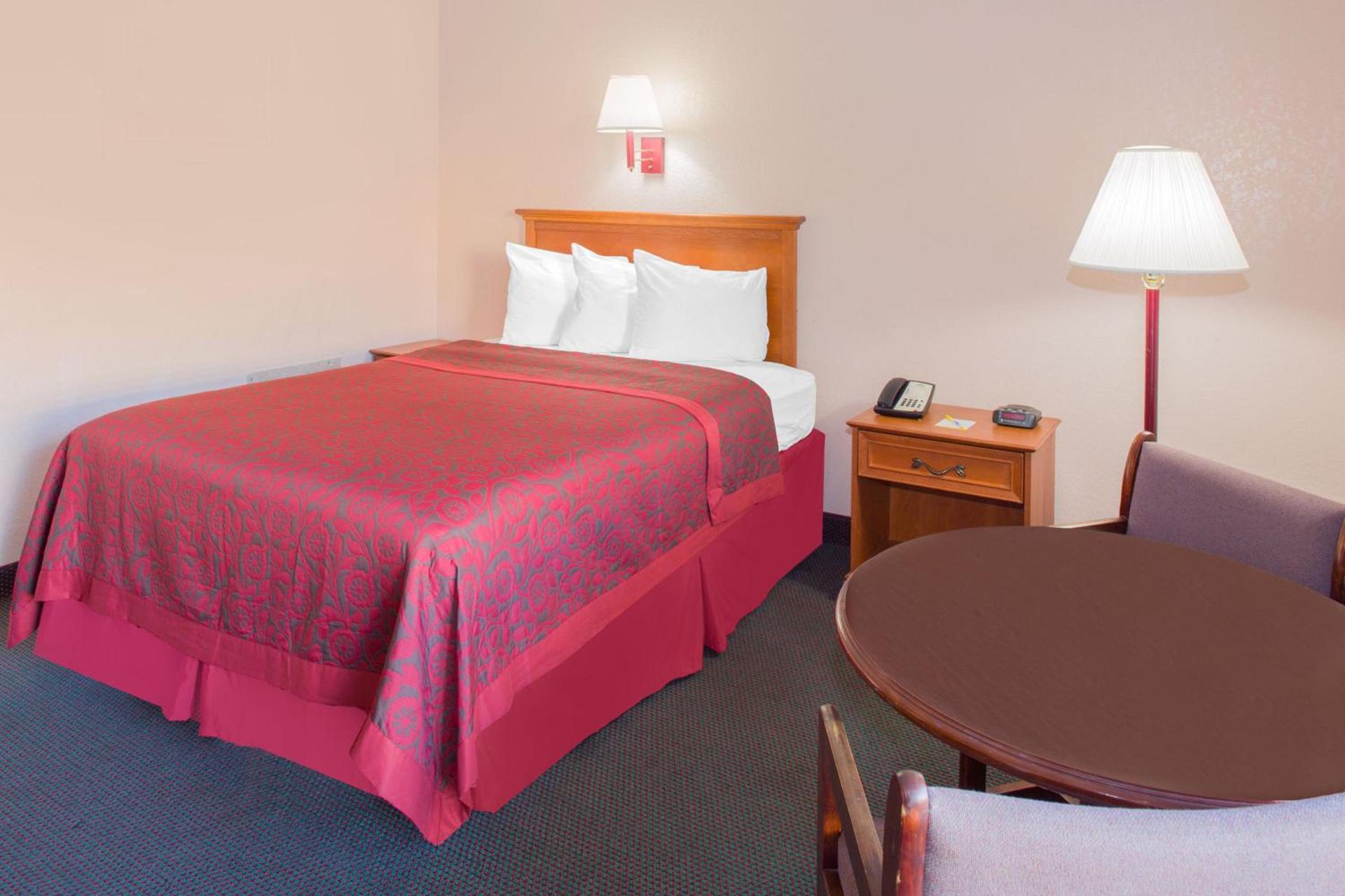 Days Inn by Wyndham Tallahassee University Center photo 24