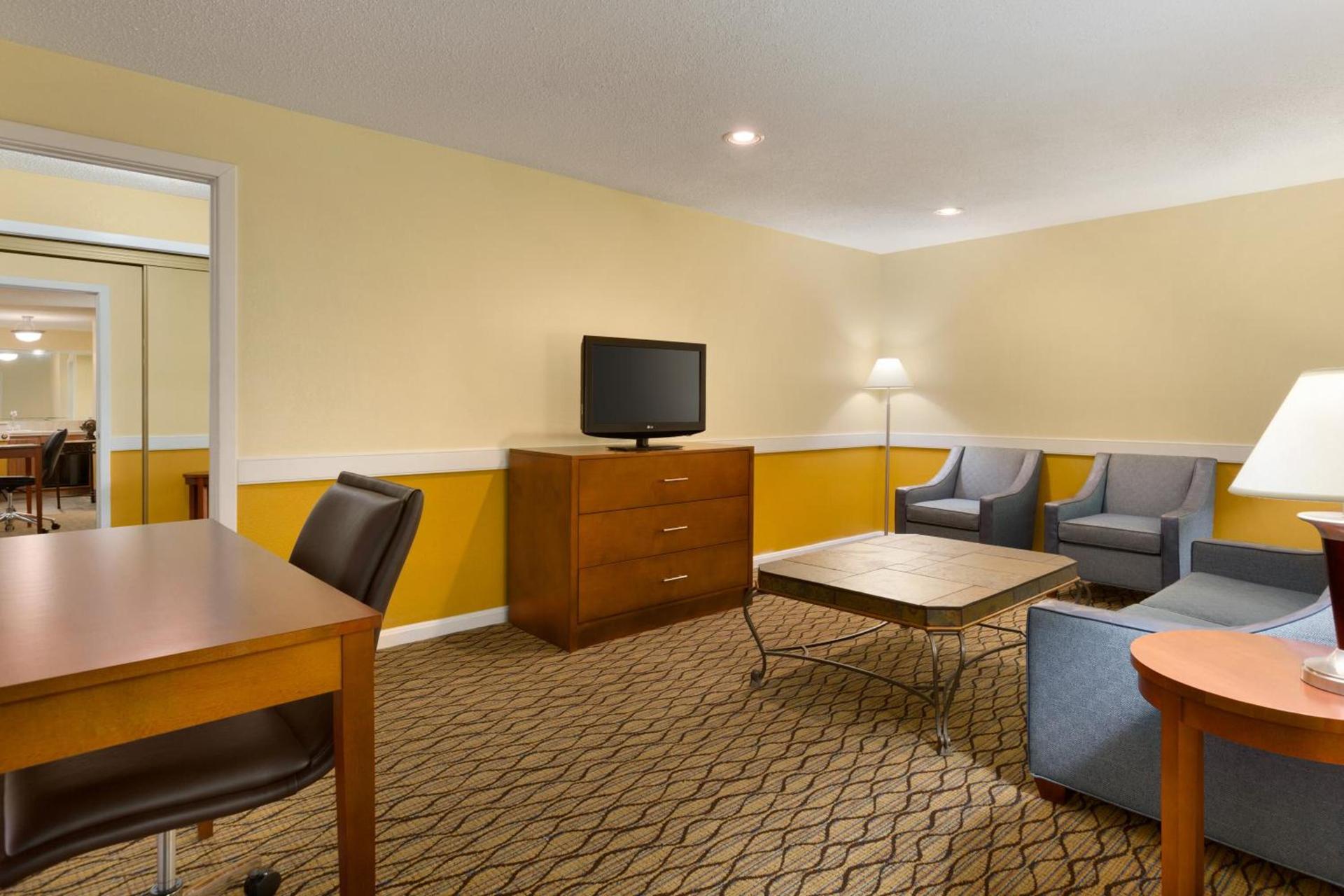 Country Inn & Suites by Radisson, Mishawaka, IN photo 25