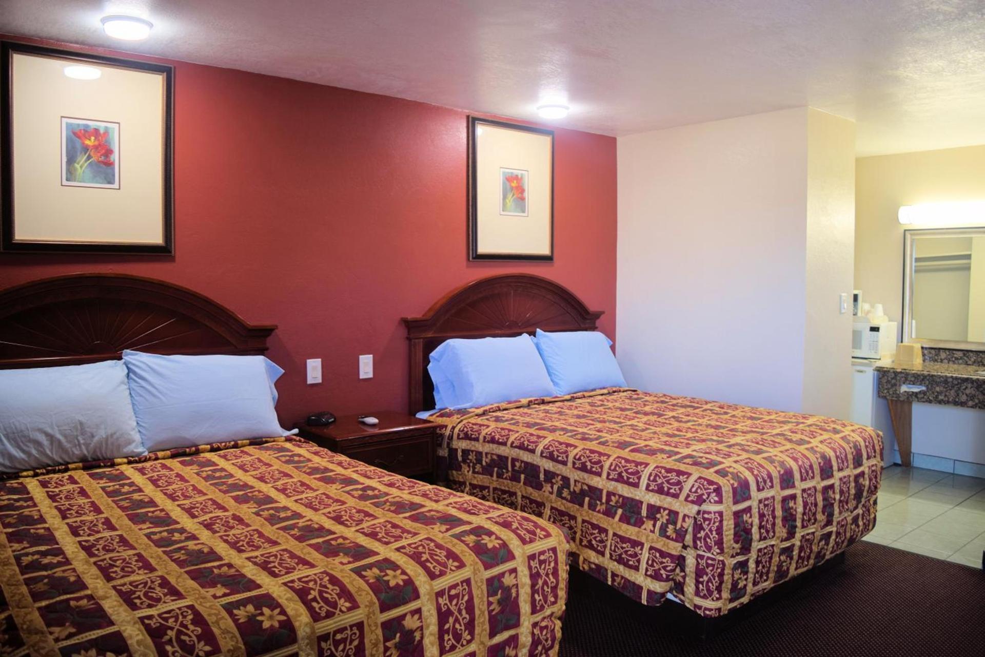 Western Inn & Suites photo 5