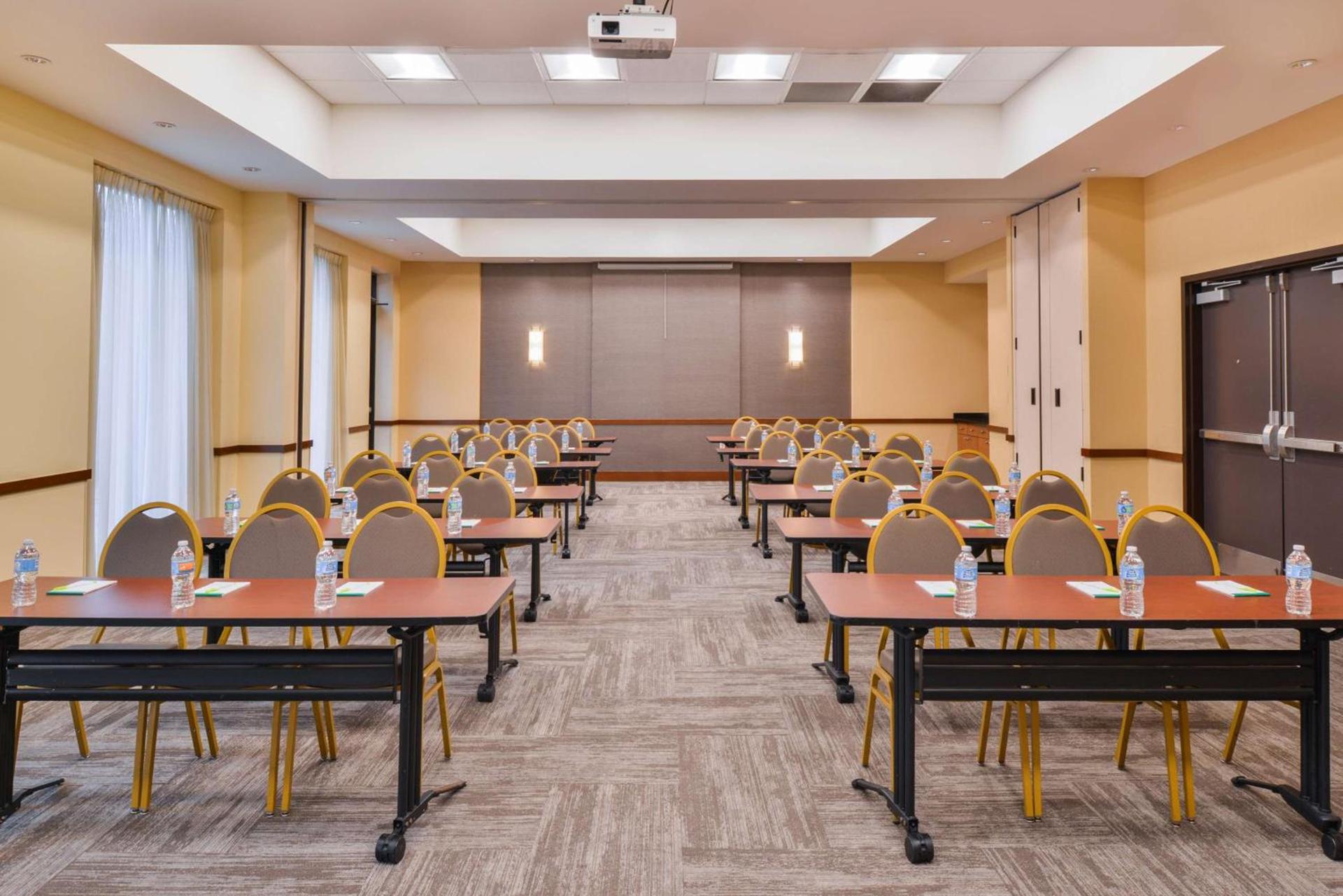 Hyatt Place Herndon Dulles Airport - East photo 53