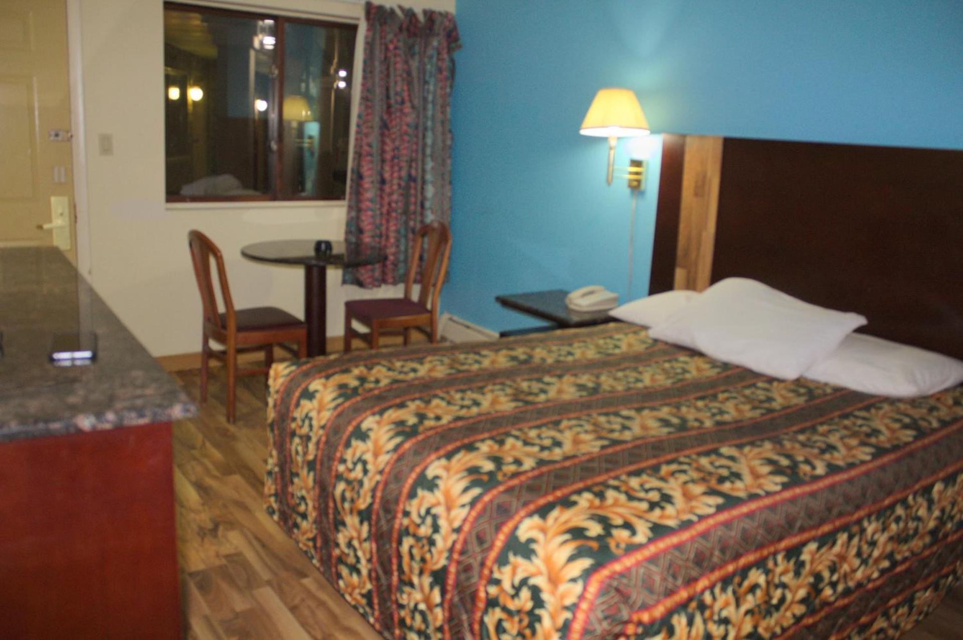 American Inn and Suites photo 3