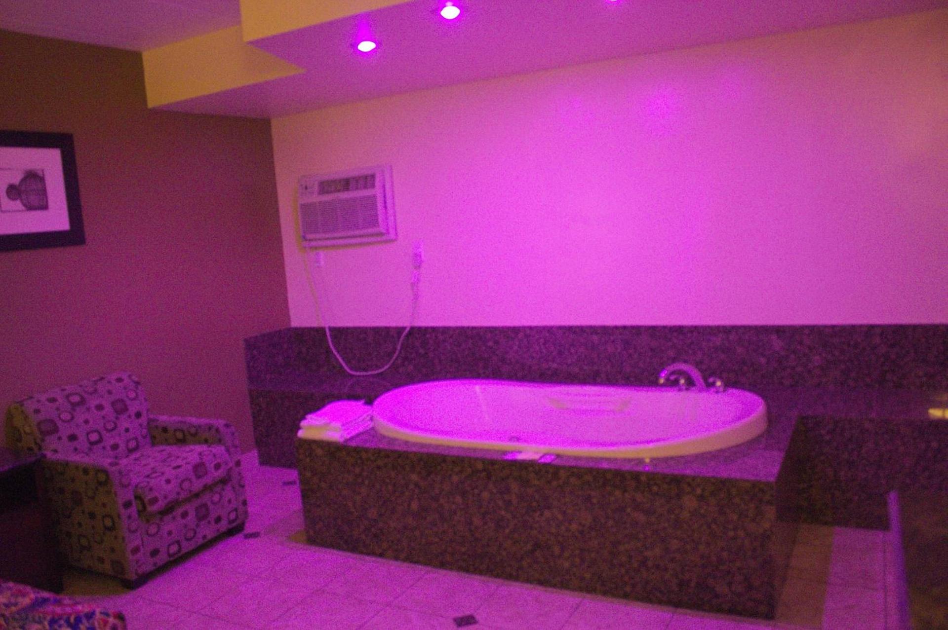 American Inn and Suites photo 15