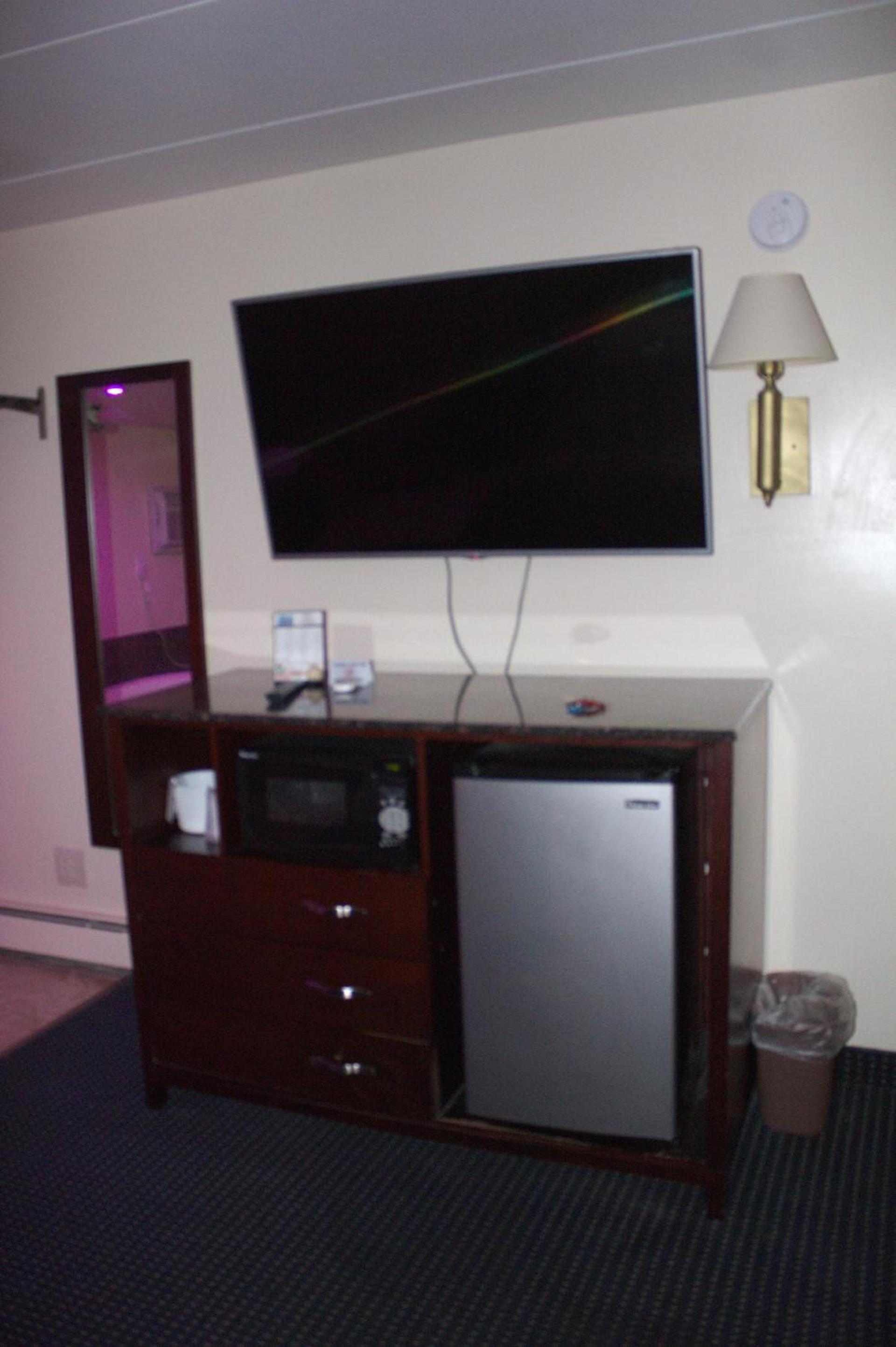 American Inn and Suites photo 11