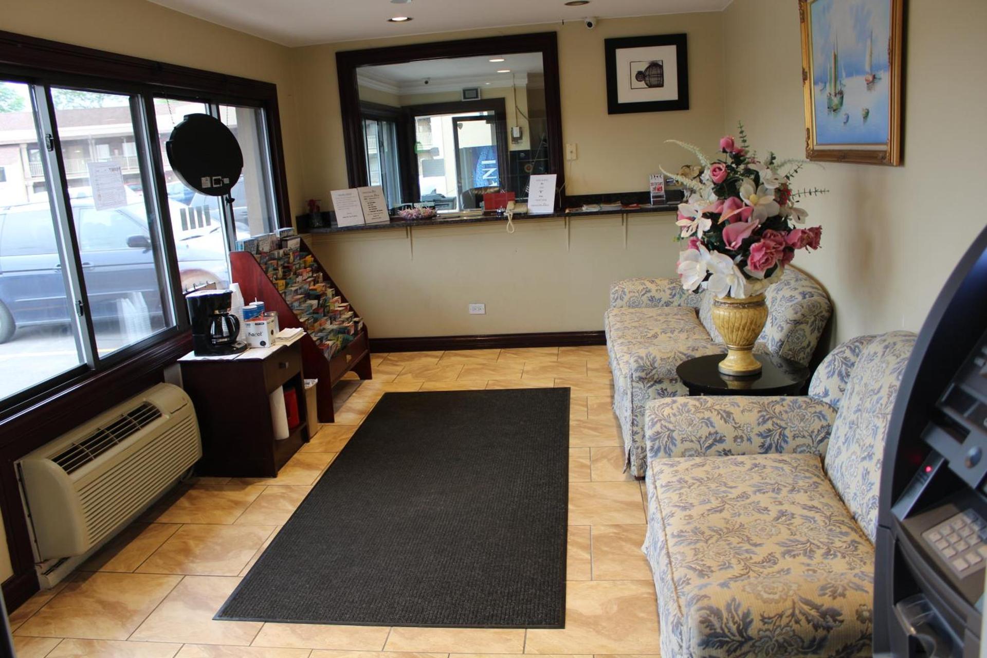 American Inn and Suites photo 13