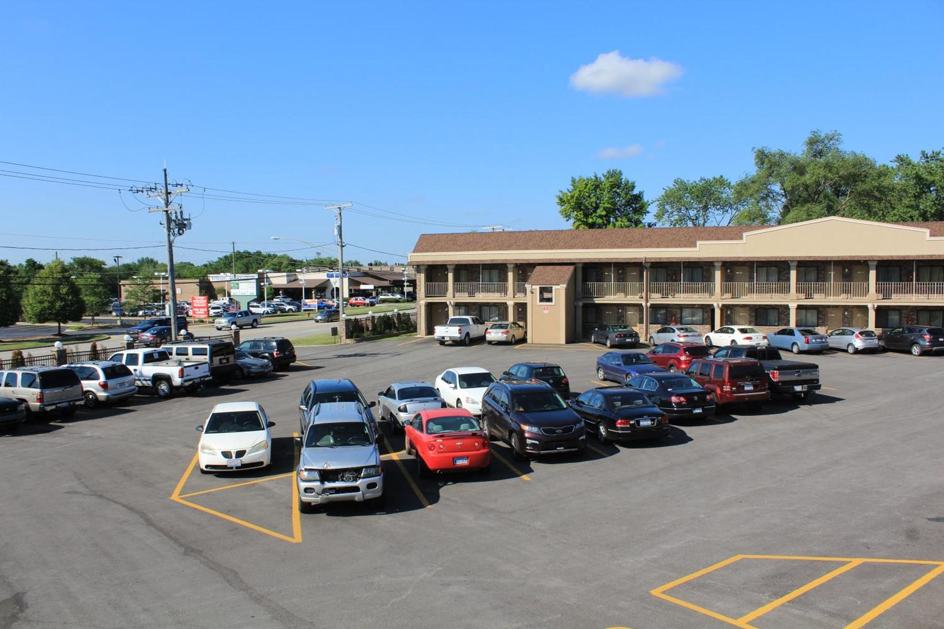 American Inn and Suites photo 14