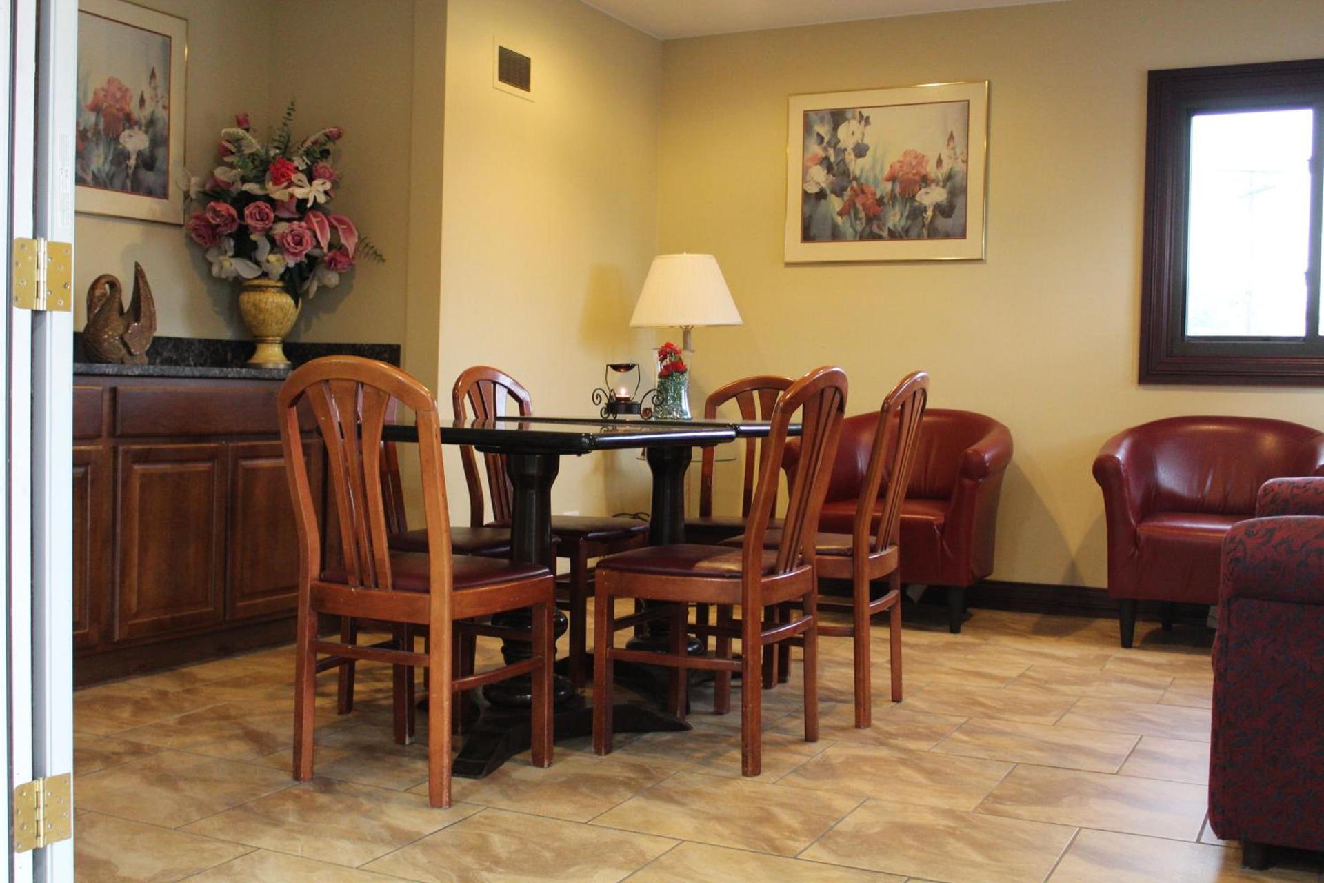 American Inn and Suites photo 8