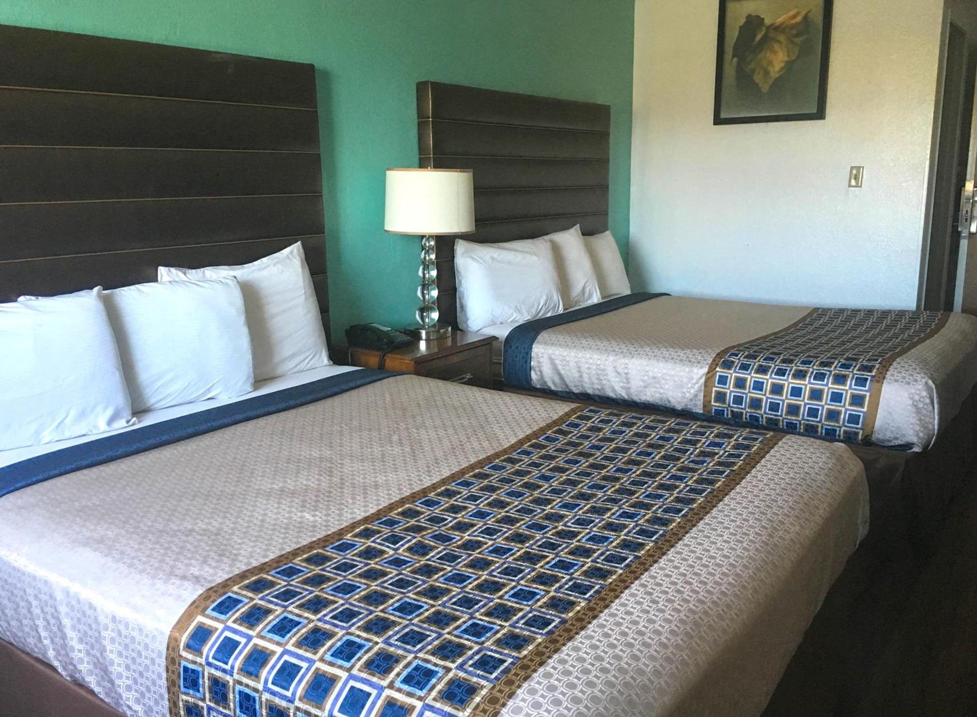 Studio 6 Suites Delano, CA photo 20