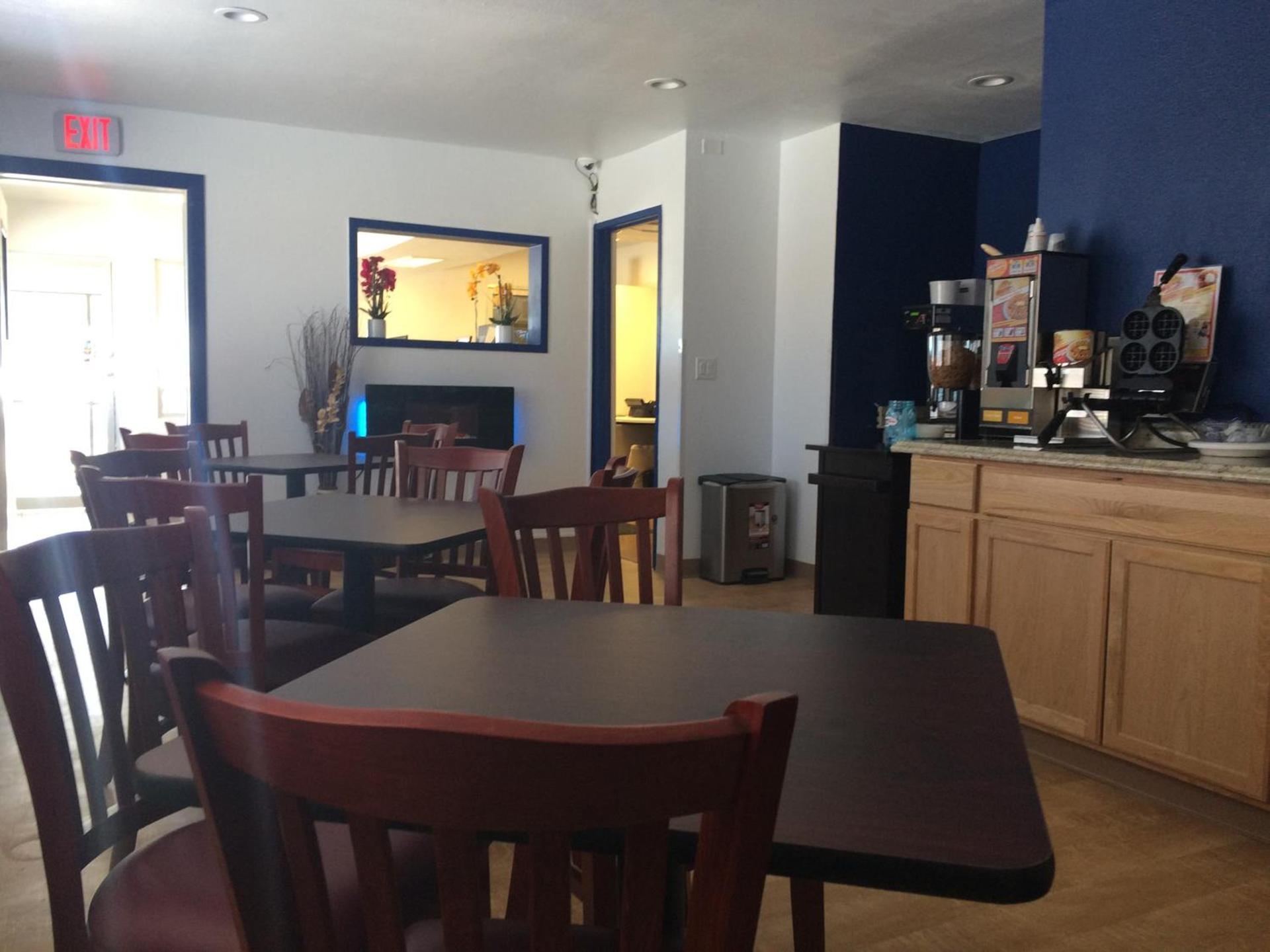 Travelodge by Wyndham Raton photo 9