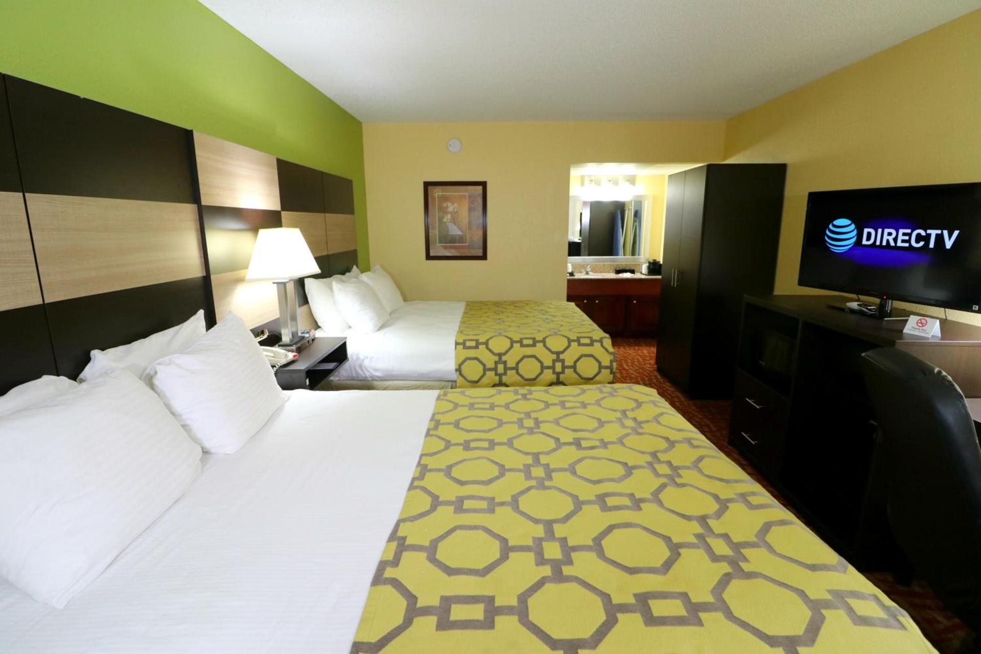 Baymont by Wyndham Sevierville Pigeon Forge photo 2