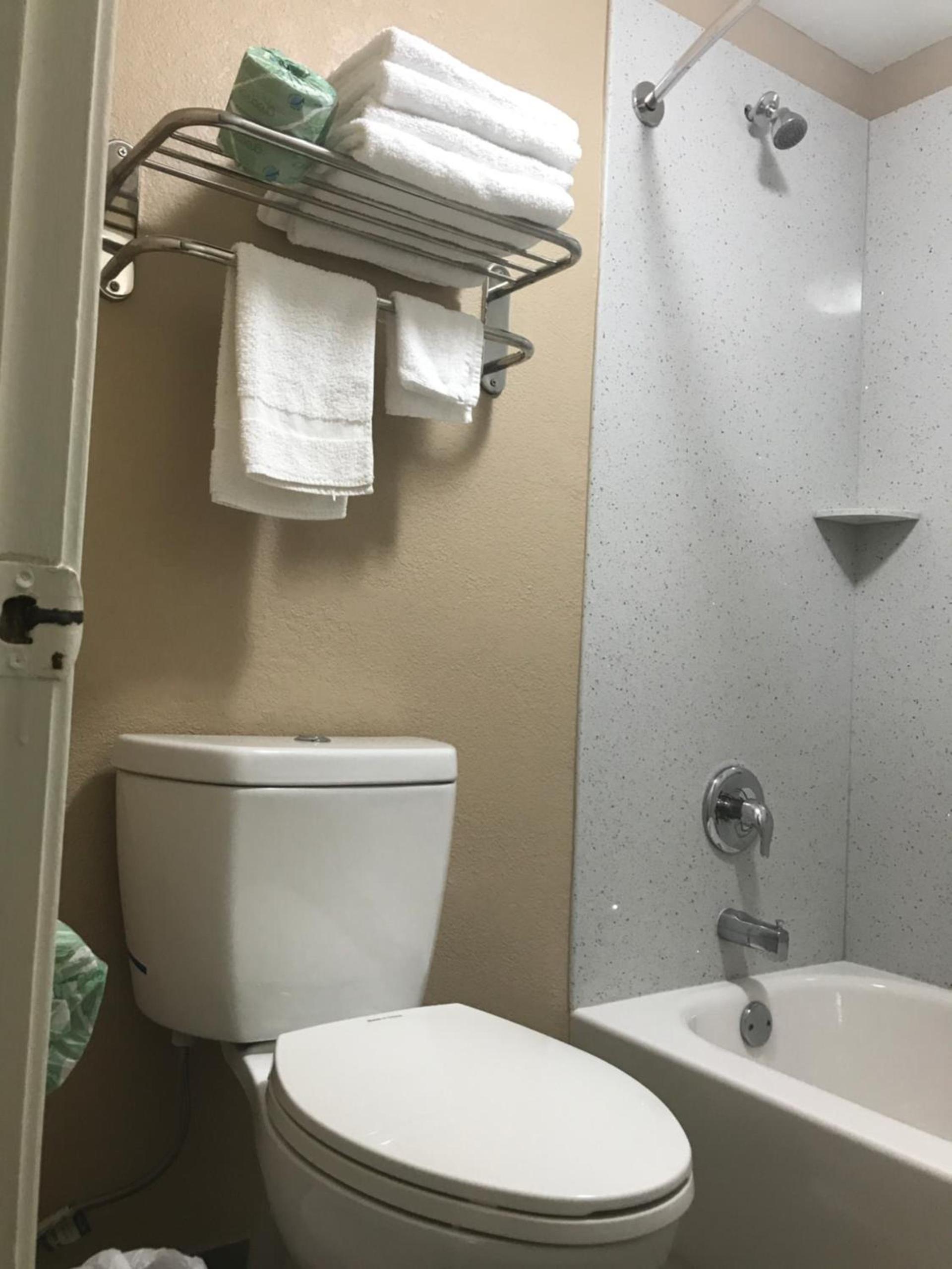 Siesta Inn McAllen photo 15