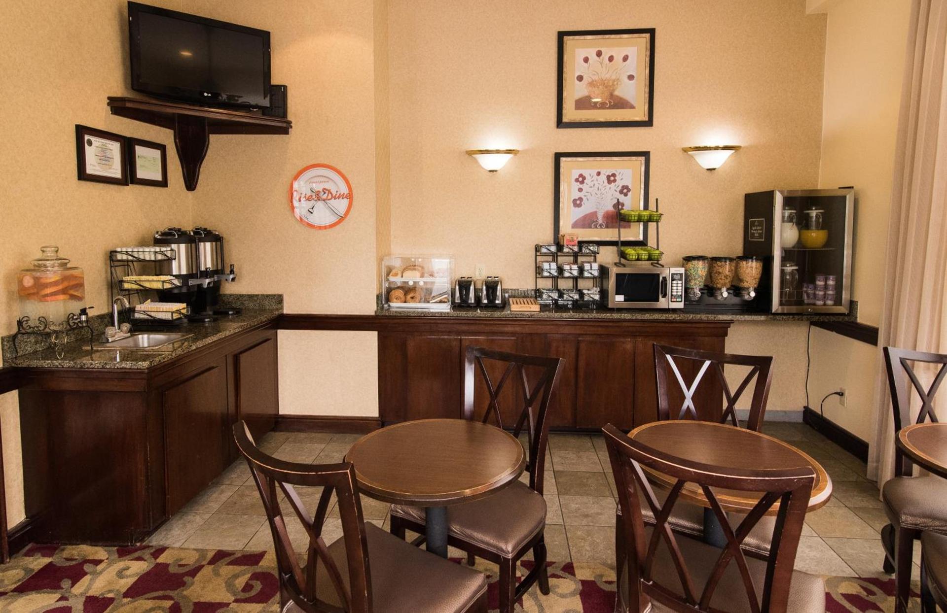 Howard Johnson by Wyndham Portsmouth photo 16
