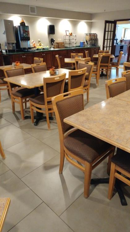 Country Inn & Suites by Radisson, Waterloo, IA photo 47