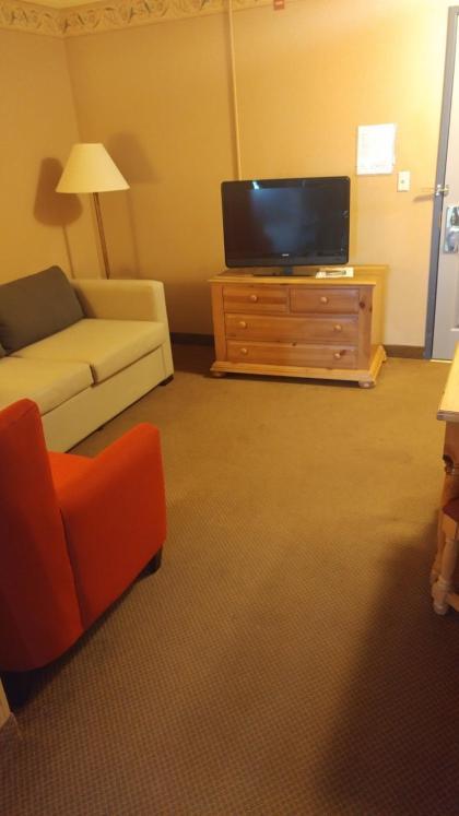 Country Inn & Suites by Radisson, Waterloo, IA photo 44